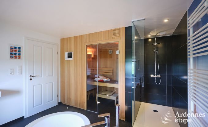 Gerumiges Bauernhaus in Bllingen fr 13 Personen mit Hallenbad, Sauna und Jacuzzi