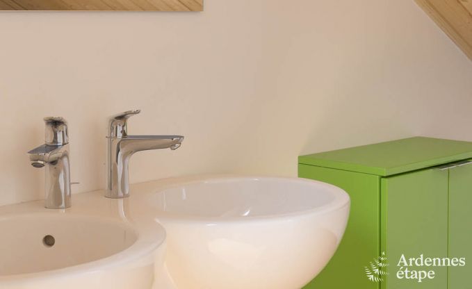 Gerumige Ferienwohnung fr 12 Personen mit 5 Schlafzimmern und gemeinsamem Privatgarten und Wellness in Butgenbach