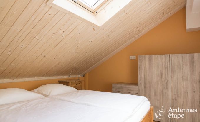 Gerumige Ferienwohnung fr 12 Personen mit 5 Schlafzimmern und gemeinsamem Privatgarten und Wellness in Butgenbach