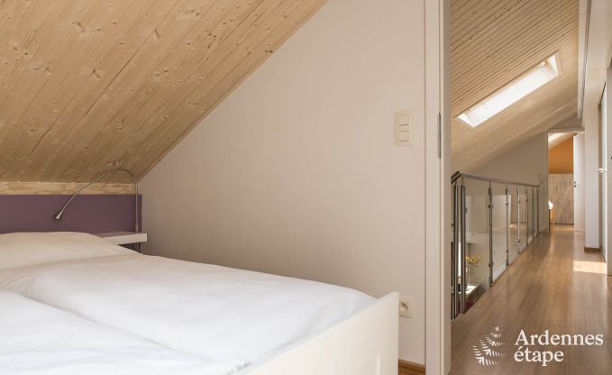 Gerumige Ferienwohnung fr 12 Personen mit 5 Schlafzimmern und gemeinsamem Privatgarten und Wellness in Butgenbach