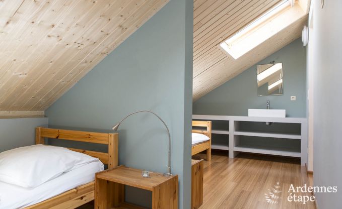 Gerumige Ferienwohnung fr 12 Personen mit 5 Schlafzimmern und gemeinsamem Privatgarten und Wellness in Butgenbach