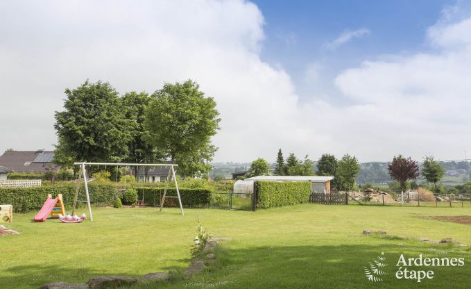 Gerumige Ferienwohnung fr 12 Personen mit 5 Schlafzimmern und gemeinsamem Privatgarten und Wellness in Butgenbach