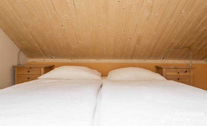 Gerumige Ferienwohnung fr 12 Personen mit 5 Schlafzimmern und gemeinsamem Privatgarten und Wellness in Butgenbach