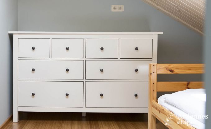 Gerumige Ferienwohnung fr 12 Personen mit 5 Schlafzimmern und gemeinsamem Privatgarten und Wellness in Butgenbach