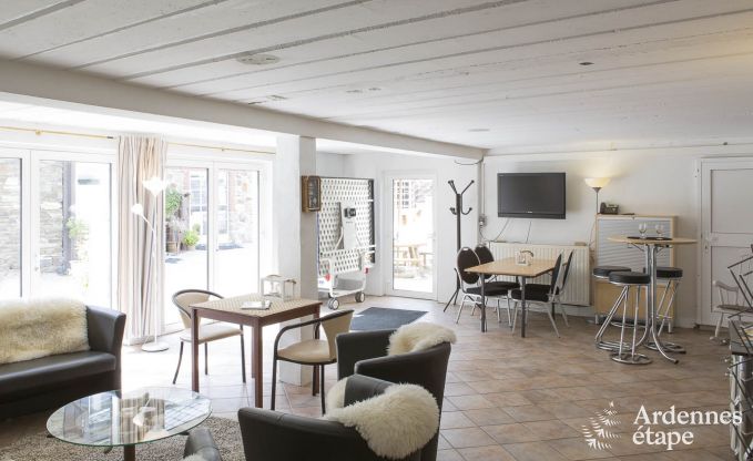 Gerumige Ferienwohnung fr 12 Personen mit 5 Schlafzimmern und gemeinsamem Privatgarten und Wellness in Butgenbach