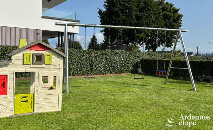 Gerumige Ferienwohnung fr 12 Personen mit 5 Schlafzimmern und gemeinsamem Privatgarten und Wellness in Butgenbach