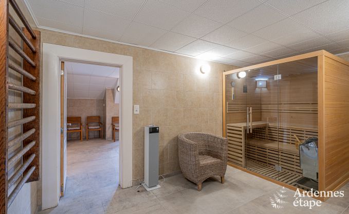 Luxusvilla in Cerfontaine: perfekt f�r 14 Personen, mit Innen- und Au�enpool, in der N�he der Lacs de l'Eau d'Heure
