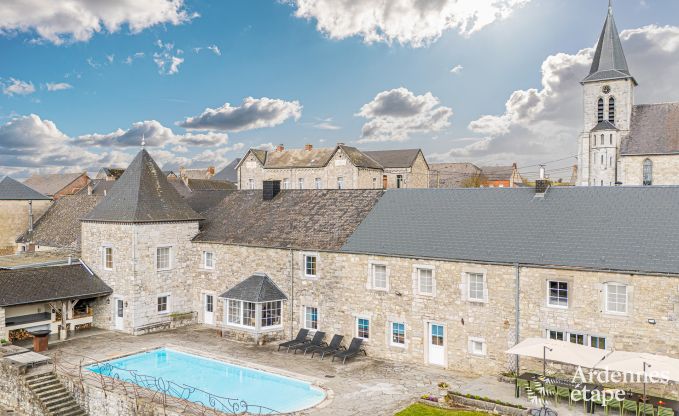 Luxusvilla in Cerfontaine: perfekt f�r 14 Personen, mit Innen- und Au�enpool, in der N�he der Lacs de l'Eau d'Heure