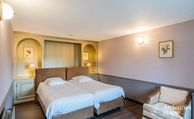 Luxusvilla in Cerfontaine: perfekt f�r 14 Personen, mit Innen- und Au�enpool, in der N�he der Lacs de l'Eau d'Heure