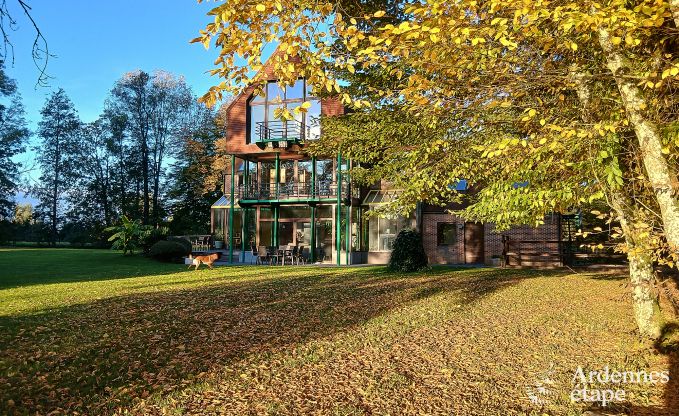 Ger�umiges Ferienhaus in Charleville f�r 15 Personen mit 7 Schlafzimmern, Sauna, Holzofen und privater Terrasse am Wasser