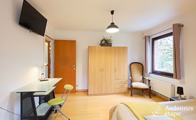 Ger�umiges Ferienhaus in Charleville f�r 15 Personen mit 7 Schlafzimmern, Sauna, Holzofen und privater Terrasse am Wasser