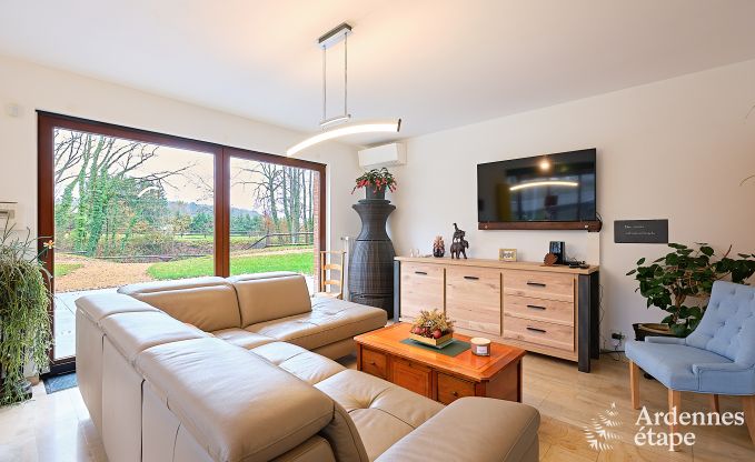 Ger�umiges Ferienhaus in Charleville f�r 15 Personen mit 7 Schlafzimmern, Sauna, Holzofen und privater Terrasse am Wasser