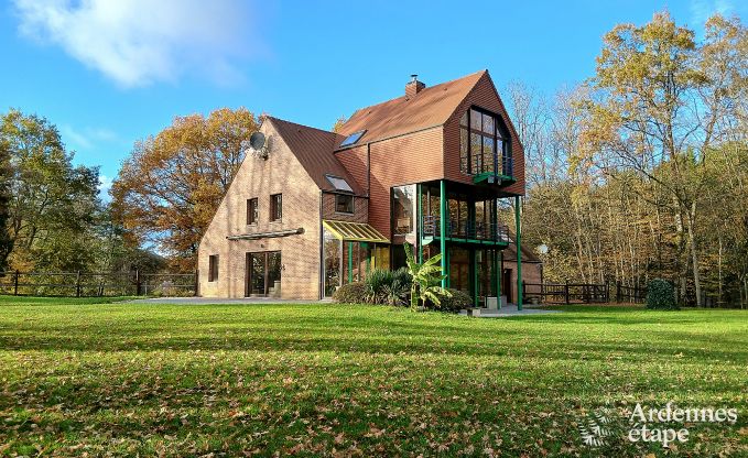 Ger�umiges Ferienhaus in Charleville f�r 15 Personen mit 7 Schlafzimmern, Sauna, Holzofen und privater Terrasse am Wasser