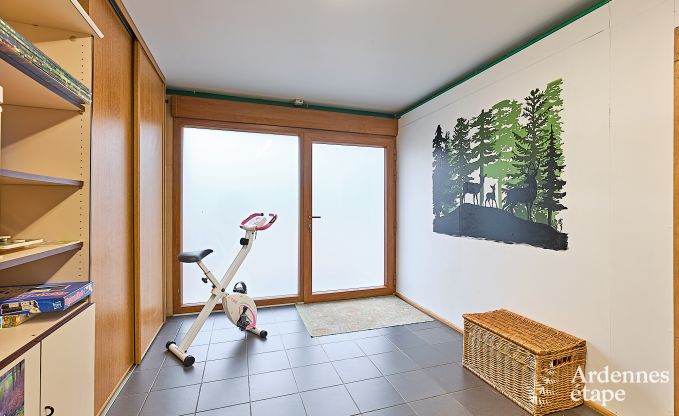 Ger�umiges Ferienhaus in Charleville f�r 15 Personen mit 7 Schlafzimmern, Sauna, Holzofen und privater Terrasse am Wasser