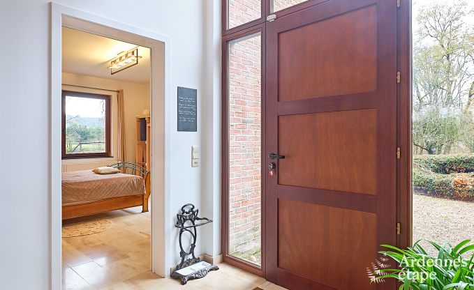 Ger�umiges Ferienhaus in Charleville f�r 15 Personen mit 7 Schlafzimmern, Sauna, Holzofen und privater Terrasse am Wasser