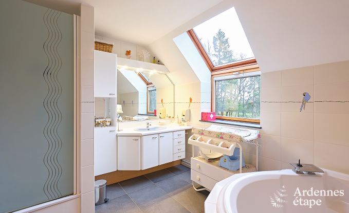 Ger�umiges Ferienhaus in Charleville f�r 15 Personen mit 7 Schlafzimmern, Sauna, Holzofen und privater Terrasse am Wasser