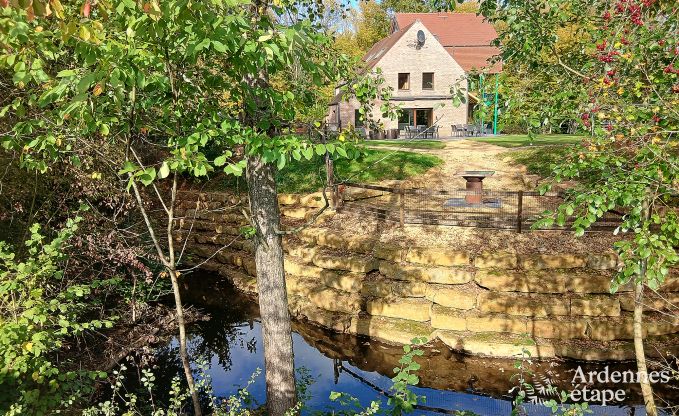 Ger�umiges Ferienhaus in Charleville f�r 15 Personen mit 7 Schlafzimmern, Sauna, Holzofen und privater Terrasse am Wasser