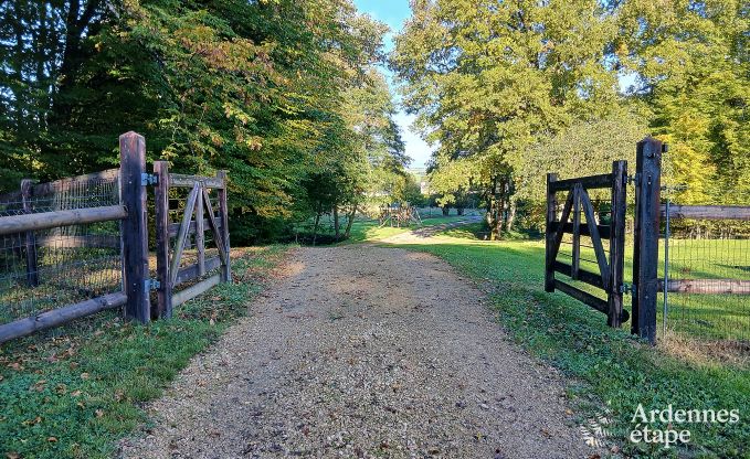 Ger�umiges Ferienhaus in Charleville f�r 15 Personen mit 7 Schlafzimmern, Sauna, Holzofen und privater Terrasse am Wasser