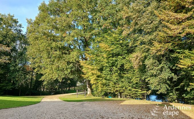 Ger�umiges Ferienhaus in Charleville f�r 15 Personen mit 7 Schlafzimmern, Sauna, Holzofen und privater Terrasse am Wasser