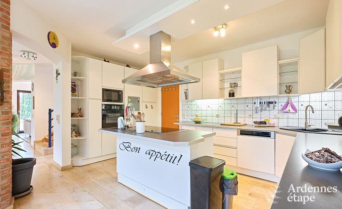 Ger�umiges Ferienhaus in Charleville f�r 15 Personen mit 7 Schlafzimmern, Sauna, Holzofen und privater Terrasse am Wasser