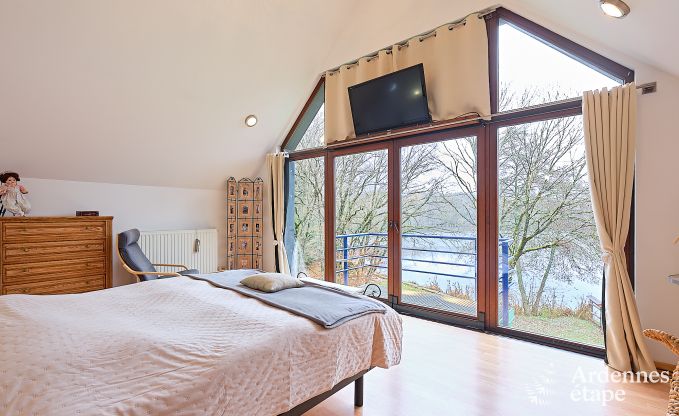 Ger�umiges Ferienhaus in Charleville f�r 15 Personen mit 7 Schlafzimmern, Sauna, Holzofen und privater Terrasse am Wasser