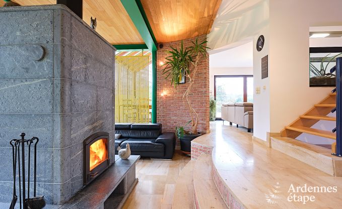 Ger�umiges Ferienhaus in Charleville f�r 15 Personen mit 7 Schlafzimmern, Sauna, Holzofen und privater Terrasse am Wasser