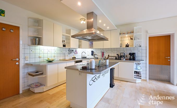 Ger�umiges Ferienhaus in Charleville f�r 15 Personen mit 7 Schlafzimmern, Sauna, Holzofen und privater Terrasse am Wasser