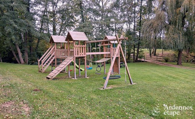 Ger�umiges Ferienhaus in Charleville f�r 15 Personen mit 7 Schlafzimmern, Sauna, Holzofen und privater Terrasse am Wasser