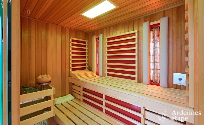 Ger�umiges Ferienhaus in Charleville f�r 15 Personen mit 7 Schlafzimmern, Sauna, Holzofen und privater Terrasse am Wasser