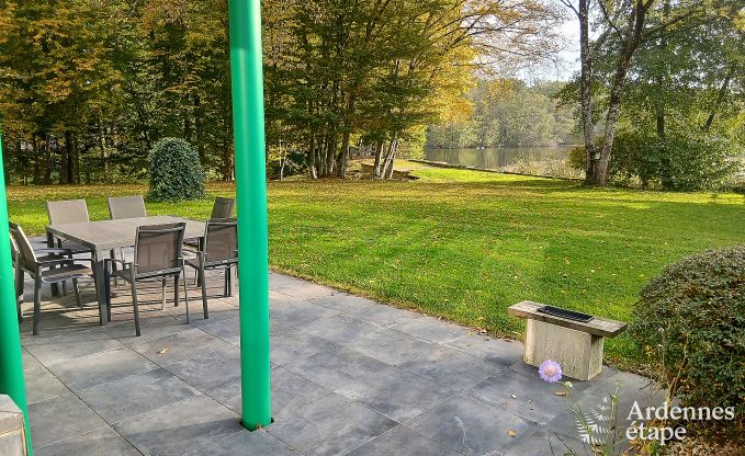 Ger�umiges Ferienhaus in Charleville f�r 15 Personen mit 7 Schlafzimmern, Sauna, Holzofen und privater Terrasse am Wasser