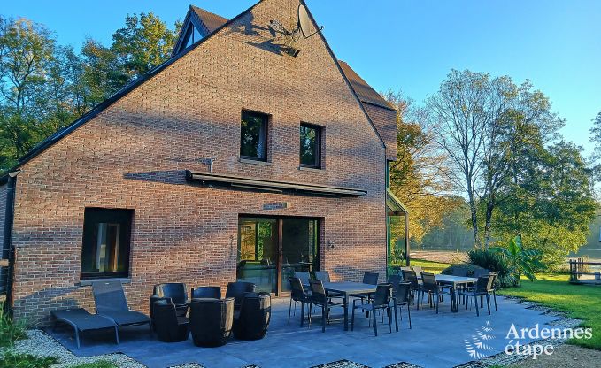Ger�umiges Ferienhaus in Charleville f�r 15 Personen mit 7 Schlafzimmern, Sauna, Holzofen und privater Terrasse am Wasser