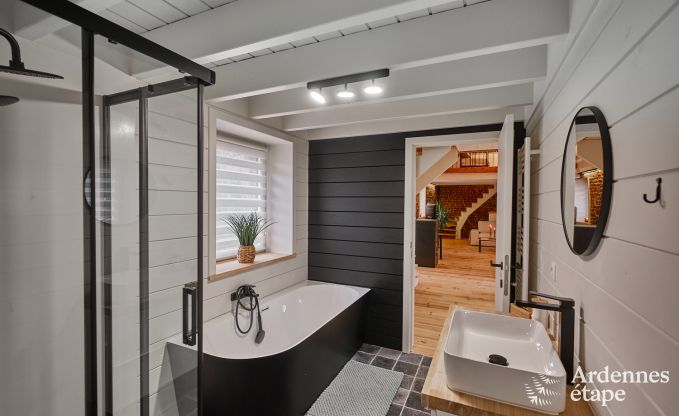 Charmantes Ferienhaus f�r 5 Personen in Chimay: liegt an einem Fluss, mit Terrasse und Aussicht, Pelletofen