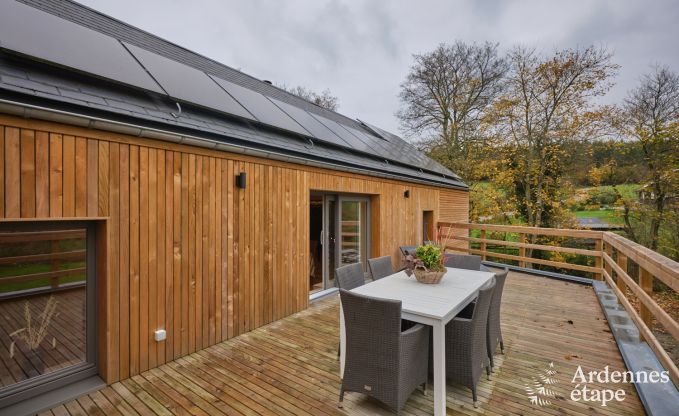 Charmantes Ferienhaus f�r 5 Personen in Chimay: liegt an einem Fluss, mit Terrasse und Aussicht, Pelletofen