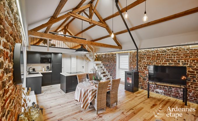 Charmantes Ferienhaus f�r 5 Personen in Chimay: liegt an einem Fluss, mit Terrasse und Aussicht, Pelletofen