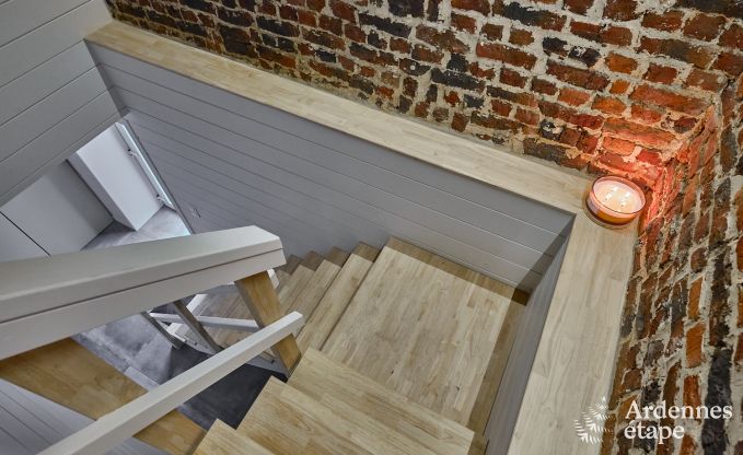 Charmantes Ferienhaus f�r 5 Personen in Chimay: liegt an einem Fluss, mit Terrasse und Aussicht, Pelletofen