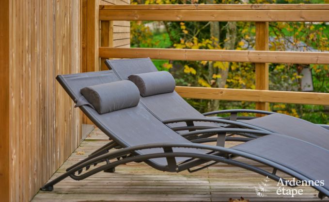 Charmantes Ferienhaus f�r 5 Personen in Chimay: liegt an einem Fluss, mit Terrasse und Aussicht, Pelletofen