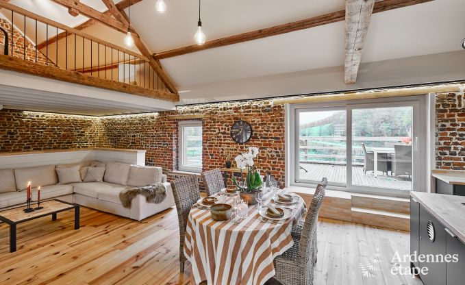 Charmantes Ferienhaus f�r 5 Personen in Chimay: liegt an einem Fluss, mit Terrasse und Aussicht, Pelletofen