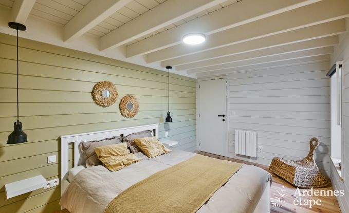 Charmantes Ferienhaus f�r 5 Personen in Chimay: liegt an einem Fluss, mit Terrasse und Aussicht, Pelletofen