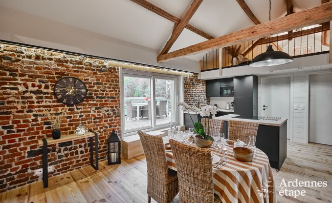 Charmantes Ferienhaus f�r 5 Personen in Chimay: liegt an einem Fluss, mit Terrasse und Aussicht, Pelletofen