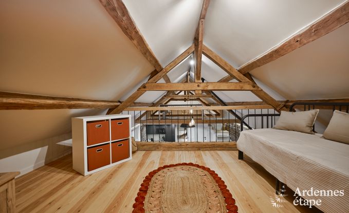 Charmantes Ferienhaus f�r 5 Personen in Chimay: liegt an einem Fluss, mit Terrasse und Aussicht, Pelletofen