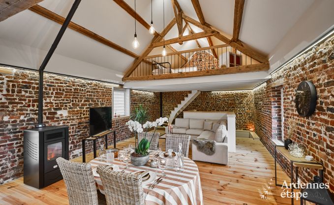 Charmantes Ferienhaus f�r 5 Personen in Chimay: liegt an einem Fluss, mit Terrasse und Aussicht, Pelletofen