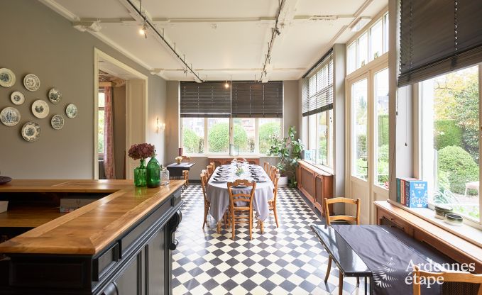 Gerumiges Loft in Chimay fr 14 Personen mit 6 Schlaf- und Badezimmern, Jacuzzi und Privatgarten