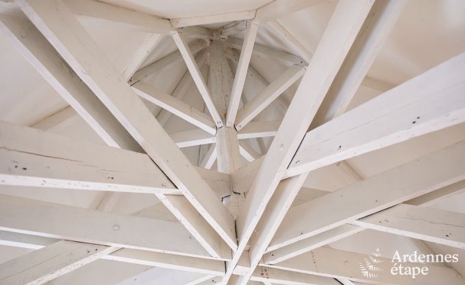 Gerumiges Loft in Chimay fr 14 Personen mit 6 Schlaf- und Badezimmern, Jacuzzi und Privatgarten