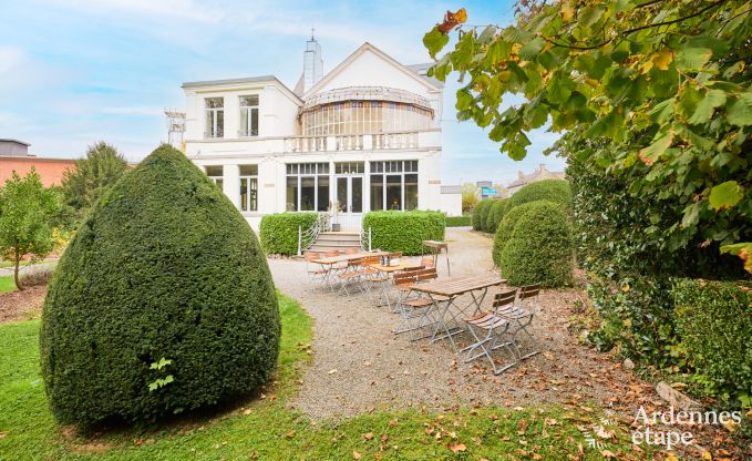 Gerumiges Loft in Chimay fr 14 Personen mit 6 Schlaf- und Badezimmern, Jacuzzi und Privatgarten