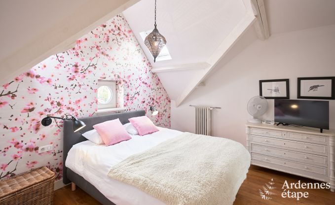 Gerumiges Loft in Chimay fr 14 Personen mit 6 Schlaf- und Badezimmern, Jacuzzi und Privatgarten