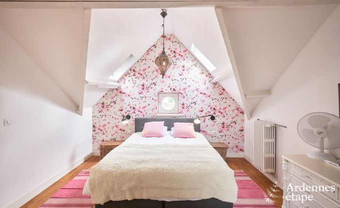 Gerumiges Loft in Chimay fr 14 Personen mit 6 Schlaf- und Badezimmern, Jacuzzi und Privatgarten