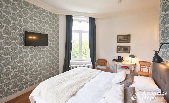 Gerumiges Loft in Chimay fr 14 Personen mit 6 Schlaf- und Badezimmern, Jacuzzi und Privatgarten