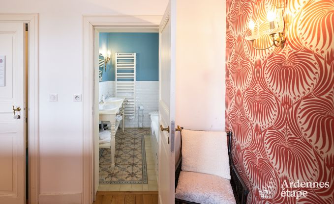 Gerumiges Loft in Chimay fr 14 Personen mit 6 Schlaf- und Badezimmern, Jacuzzi und Privatgarten