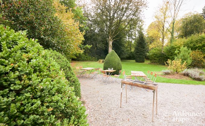 Gerumiges Loft in Chimay fr 14 Personen mit 6 Schlaf- und Badezimmern, Jacuzzi und Privatgarten