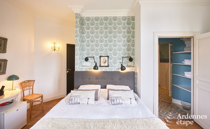 Gerumiges Loft in Chimay fr 14 Personen mit 6 Schlaf- und Badezimmern, Jacuzzi und Privatgarten